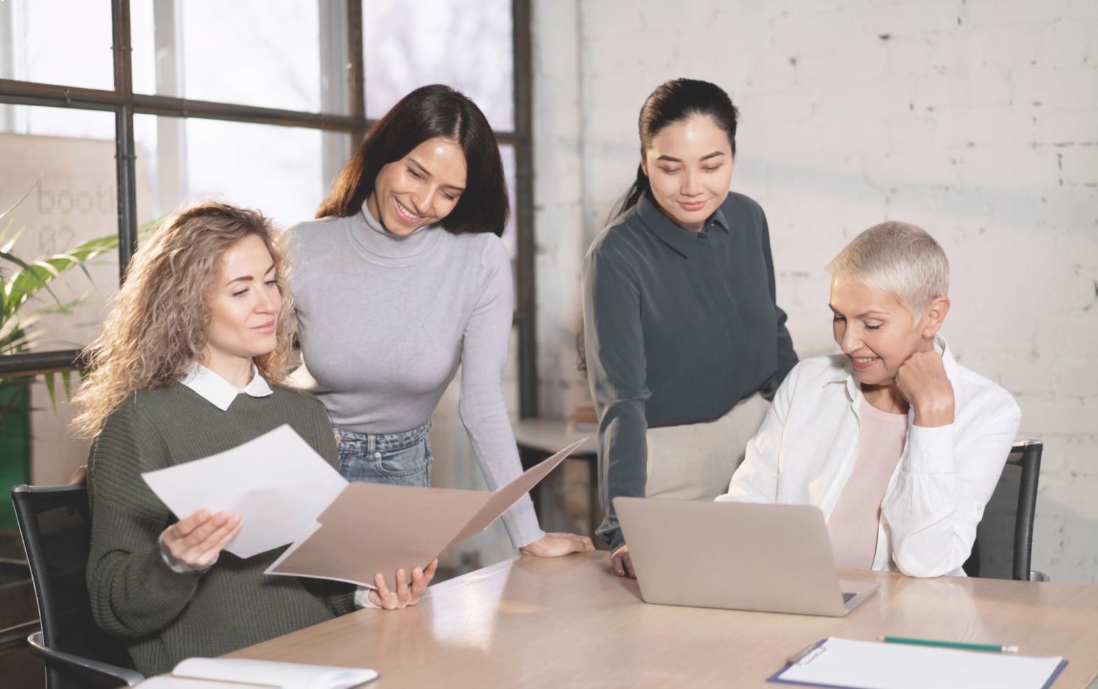 Collaboration en équipe pour la sécurité financière